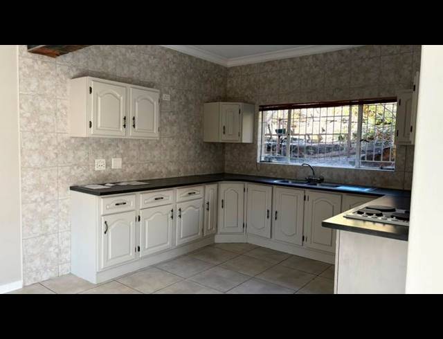 2 BEDROOM HOUSE FOR SALE IN OAKDENE